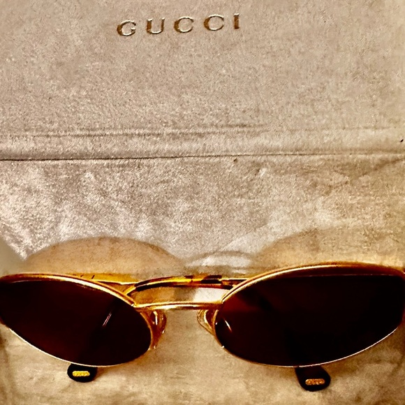 GUCCI OVAL SUNGLASSES WITH
GORGEOUS CASE - Picture 12 of 13